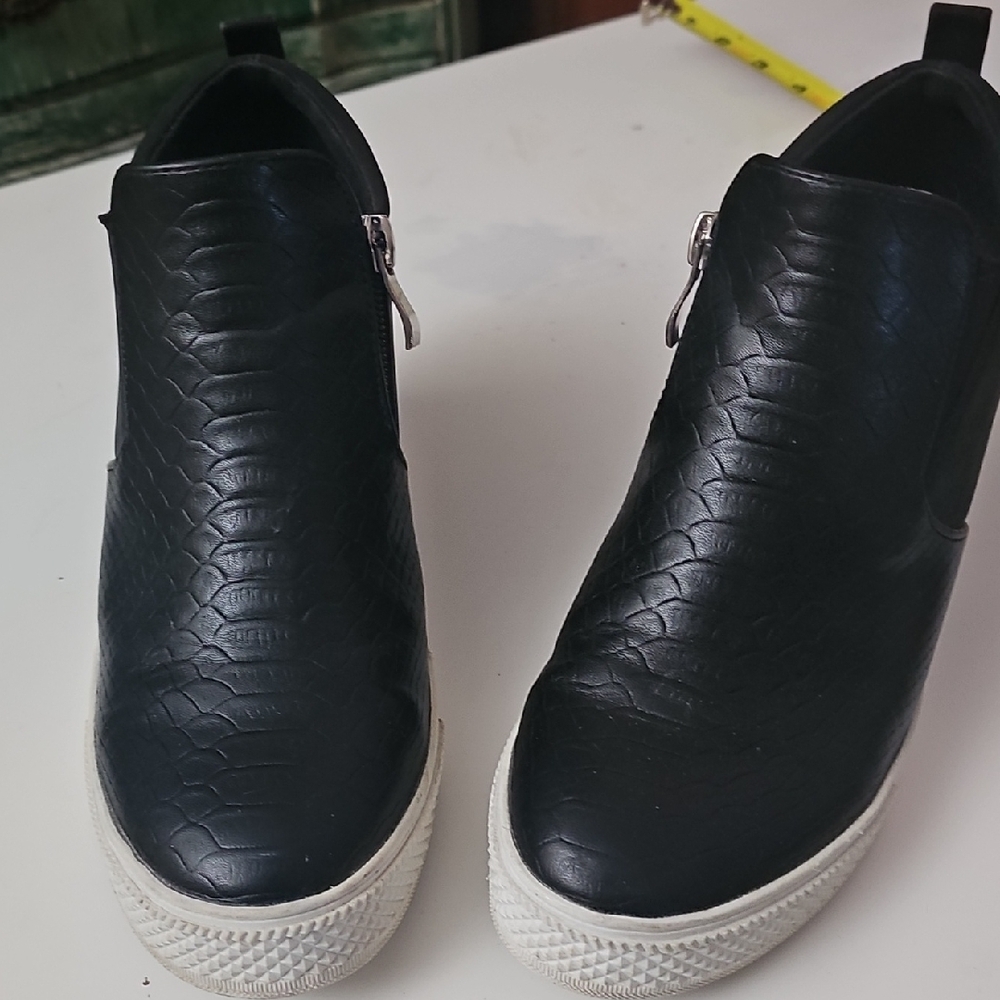 ⚜️Black Textured Ankle Boots with White Sole - Picture 5 of 6